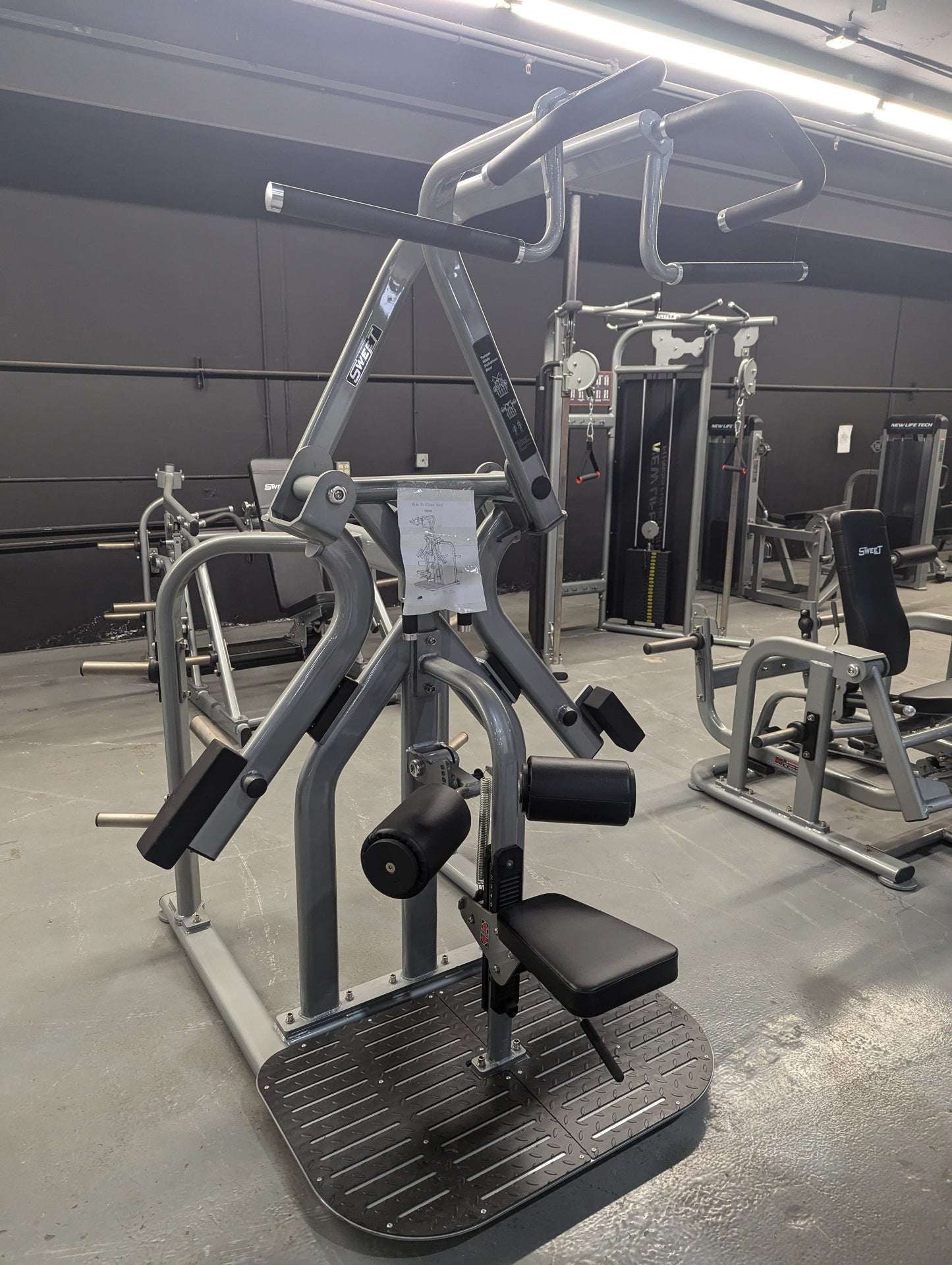 Pro Strength Rotary Lat Pull-Down - Muscle D Fitness - Premium - Adjustable - Plate Loaded - Lat Training