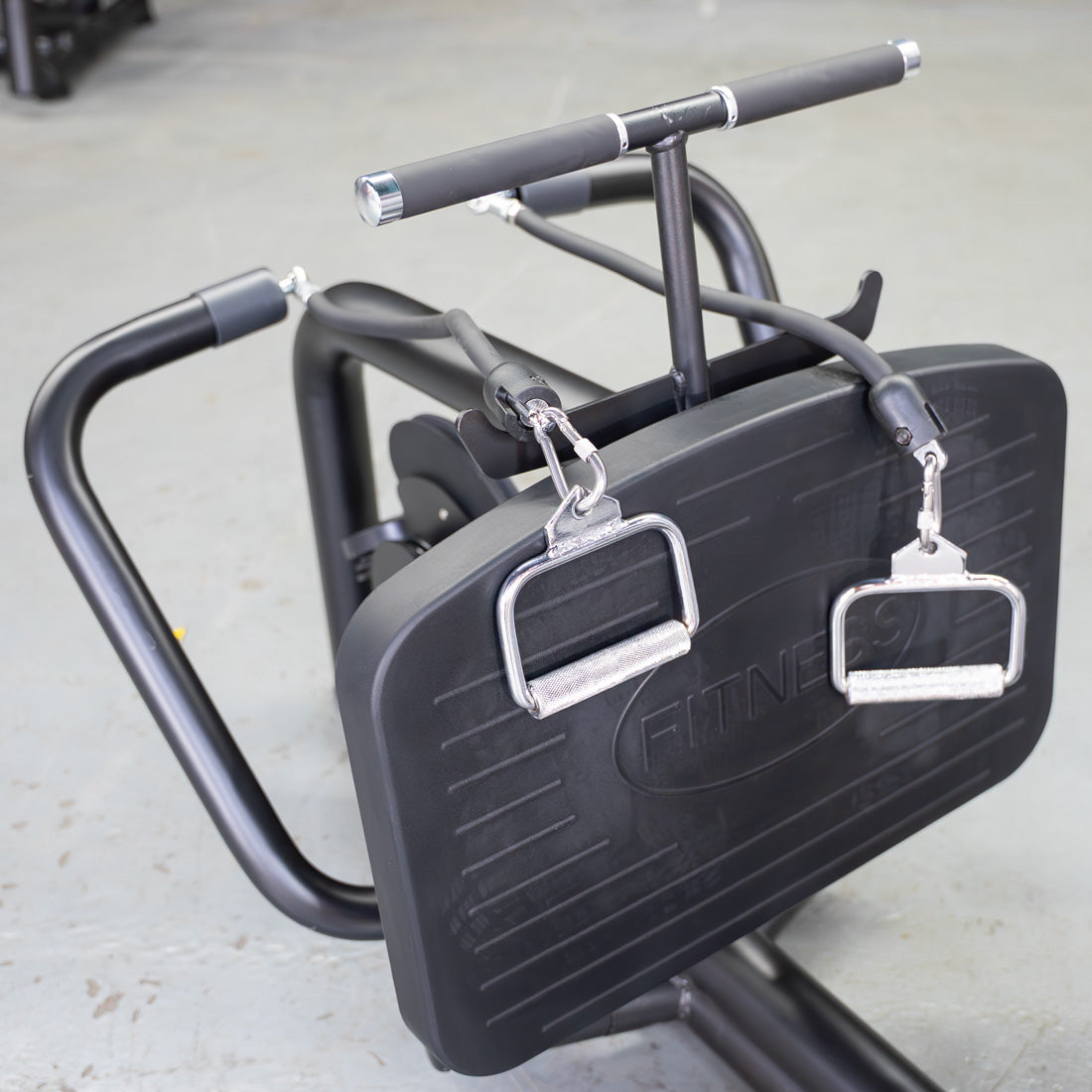 Vogue Diverging Low Row by Muscle D Fitness | Advanced Back Machine